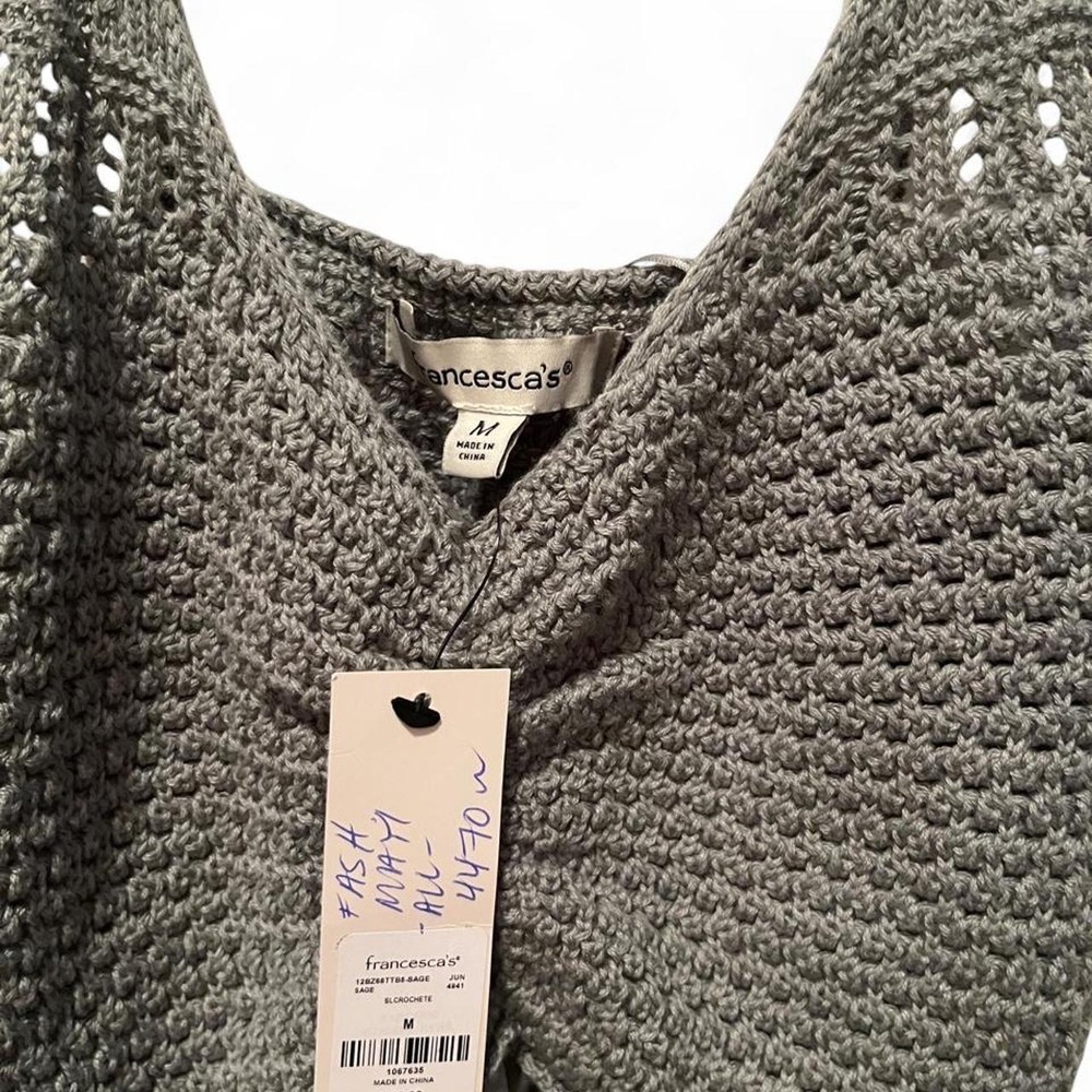 NWT Francesca's Olive crochet tank top with floral cut-out pattern, size M - Picture 2 of 3